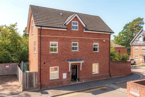 Iron Duke Close, Crowthorne, Berkshire, RG45