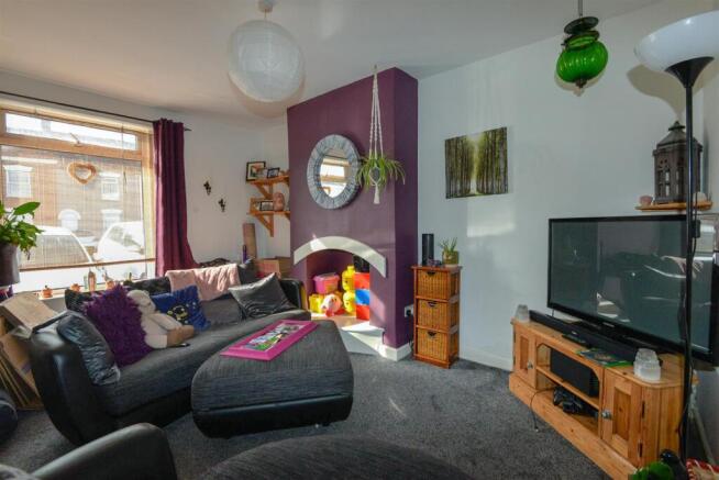 Living Room 1.jpg