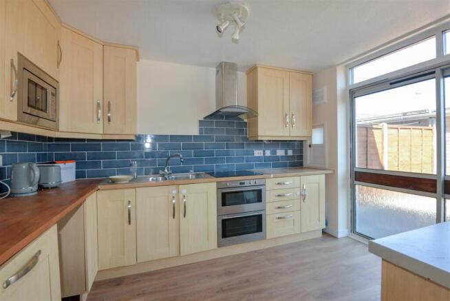 Kitchen 1.jpg