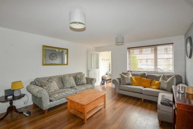 Living Room 2.jpg