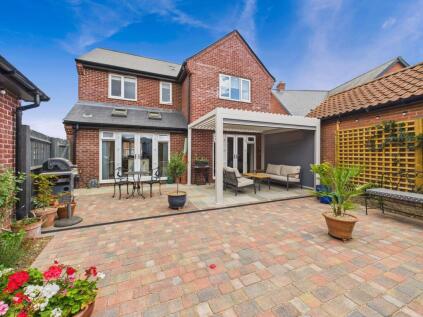 Hurrell Close, Halstead, CO9