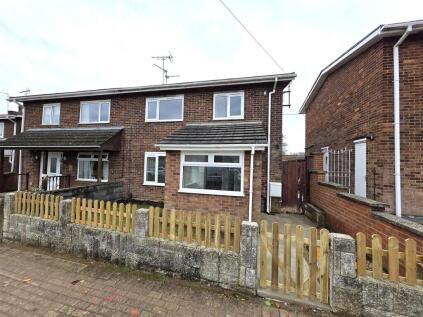 Clovelly Court, Corby