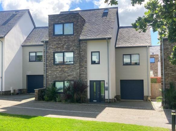 Ivy Glen Frontcm.jpg