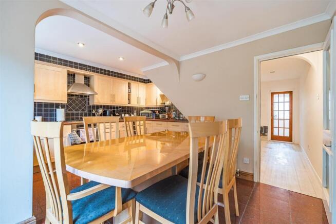 Barons Pyke Dining Kitchen.jpg