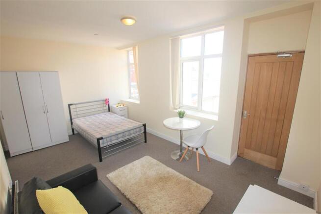 Lounge/Bedroom