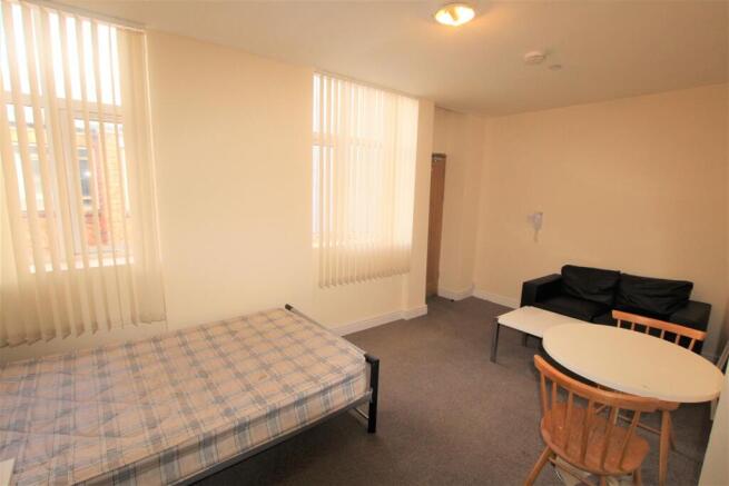 Lounge/Bedroom