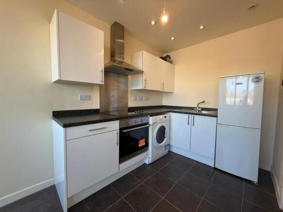 Kitchen 21.jpeg