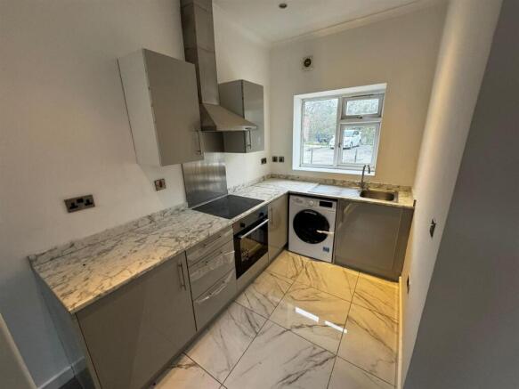 Kitchen 2.jpeg