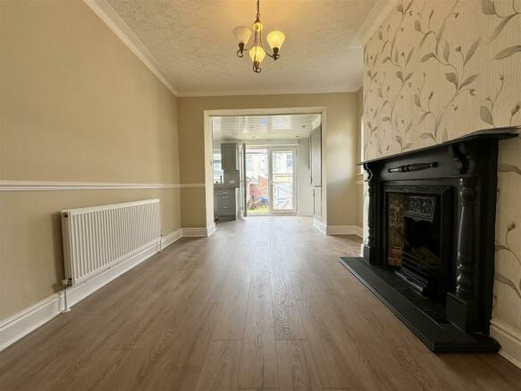 Second reception / open plan kitchen