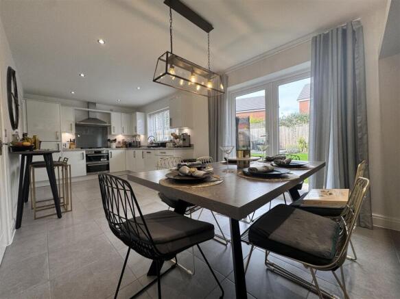 Open plan kitchen / dining