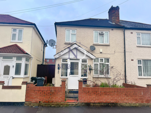 3 BEDROOM 2 BATHROOM SEMI-DETACHED HOUSE IN HOUNS