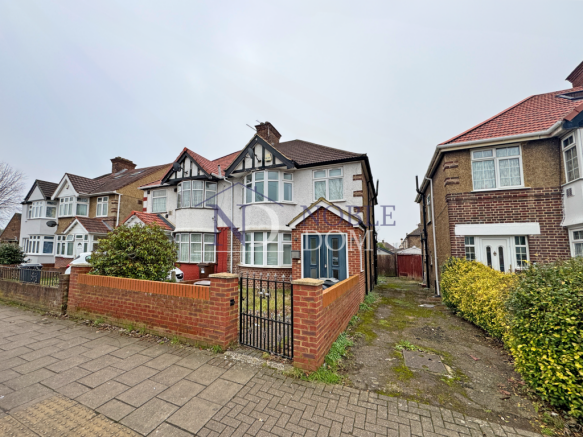 THREE BEDROOM SEMI-DETACHED HOUSE IN HOUNSLOW