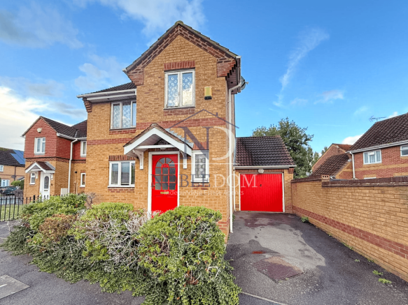3 BEDROOM DETACHED HOUSE IN FELTHAM