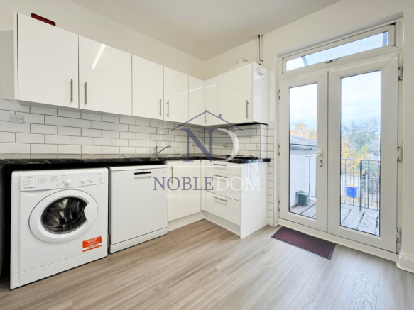 3 BEDROOM SPLIT-LEVEL MAISONETTE IN TEDDINGTON