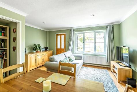 Oaks Close, Leatherhead, Surrey, KT22