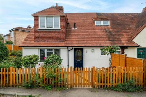 Poplar Avenue, Leatherhead, Surrey, KT22