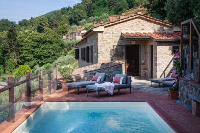 4 bedroom farm house for sale in Lucca, Lucca, Tuscany, Italy