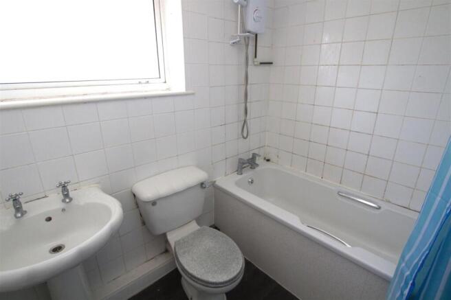 15 Bret Bathroom.jpg