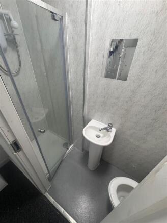ensuite.jpg