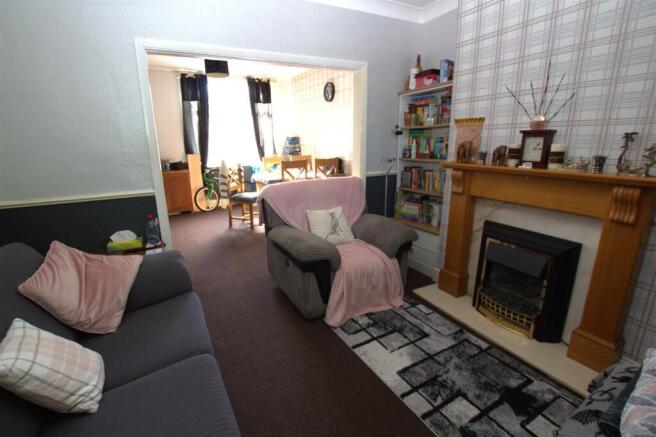 RECEPTION ROOM THROUGH.jpg