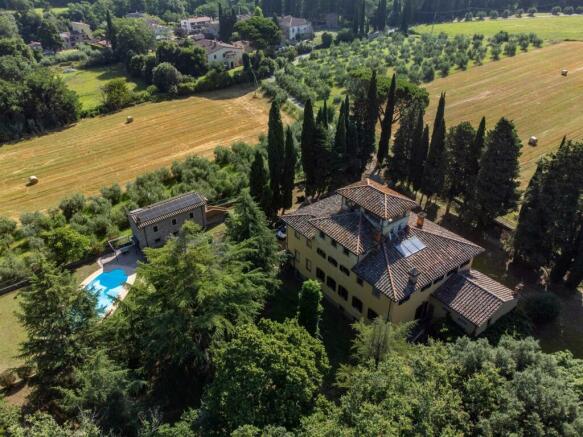 10 bedroom villa for sale in Tuscany Arezzo Arezzo Italy