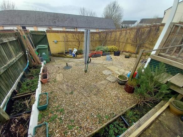 24 Bid Way Rear Gdn.jpg