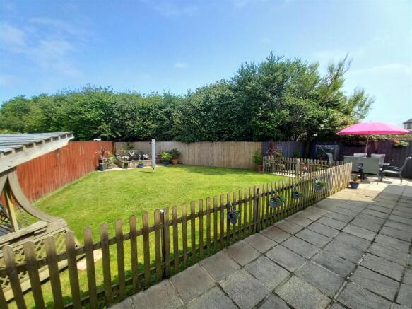 2 Beech Rd GDN 3.jpg