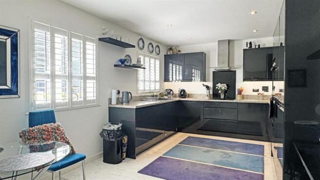 Kitchen 2 (7).jpg