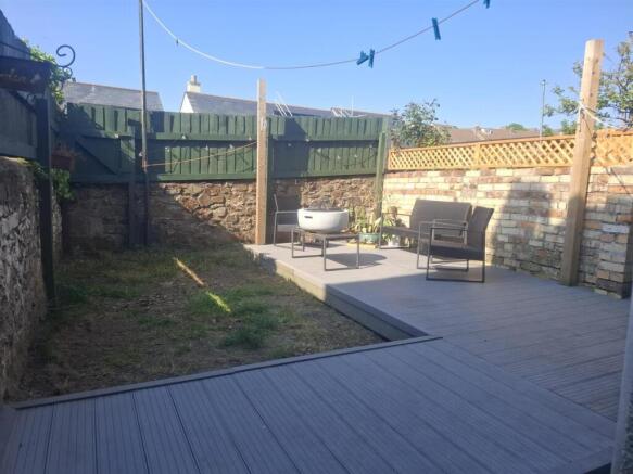 67 Clifton Vend gdn.jpg