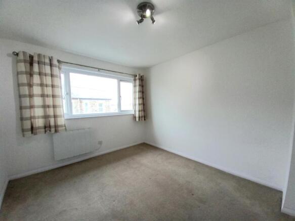 12 Waterloo Tce Bed 2.jpg