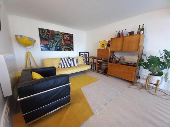 Apartment 12 Bed 3.jpg