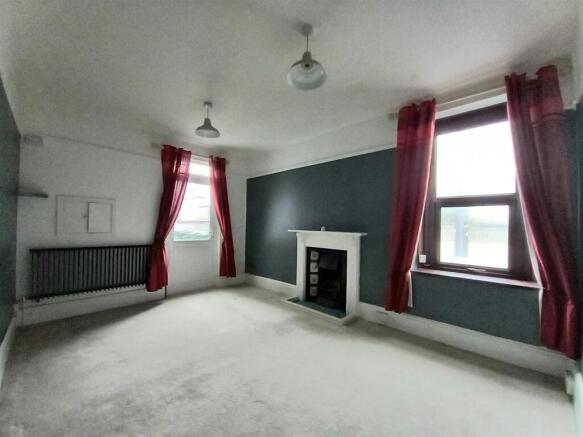 78 Clovelly Dining.jpg