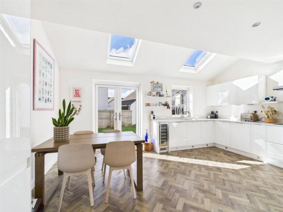 Kitchen/ Dining Room