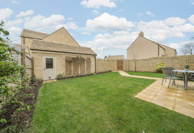 4 bedroom detached house for sale in Dearnley Close Tetbury