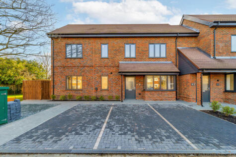 Oakwood Court, Watford, WD25