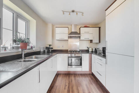 Plantation Close, Bushey, WD23