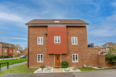 Beatrice Square, Tadworth, KT20