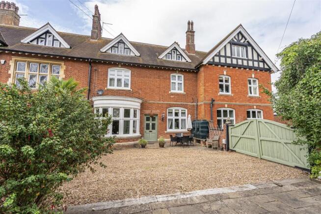 2 Pin fold court_-5.jpg