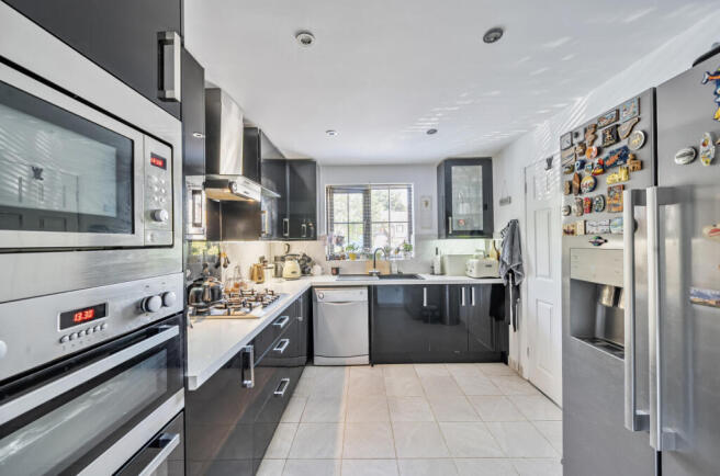 1335786-10-689634...