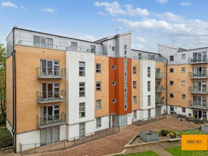 Queen Mary Avenue, London