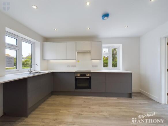 CAM03218G0-PR0309-STILL003