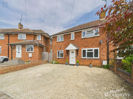 Chiltern Close, Stone, Aylesbury, Buckinghamshire