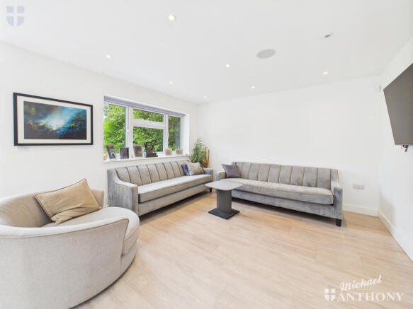 CAM03852G0-PR0332-STILL002