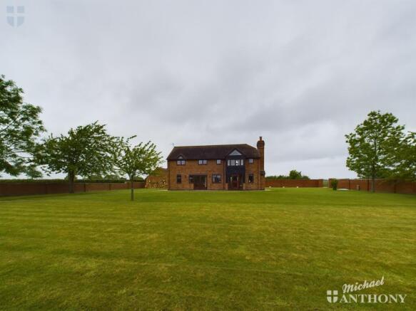 CAM02538G0-PR0305-STILL027