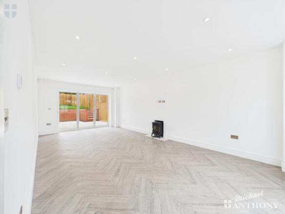 CAM02773G0-PR0338-STILL016