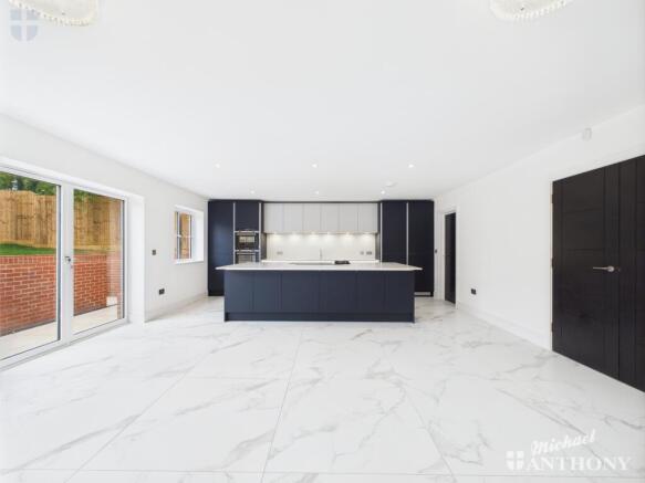 CAM02773G0-PR0337-STILL023