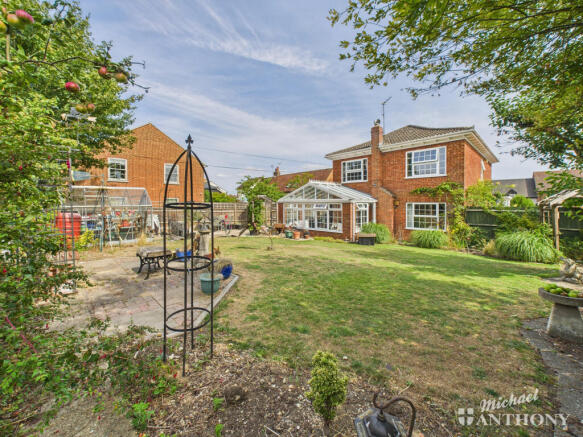 CAM03218G0-PR0737-STILL019