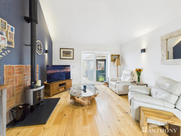 CAM03852G0-PR0394-STILL030