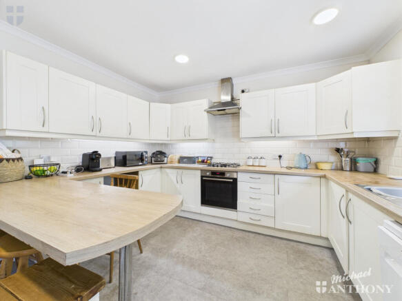 CAM02773G0-PR0312-STILL013