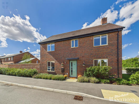 CAM03852G0-PR0412-STILL024